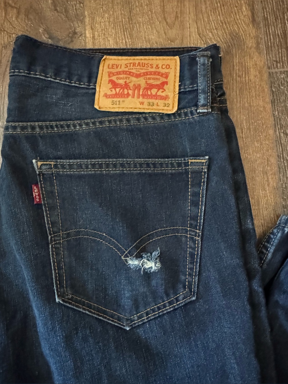Levi's Men's Straight Jeans in Dark Blue Denim - Picture 2 of 4